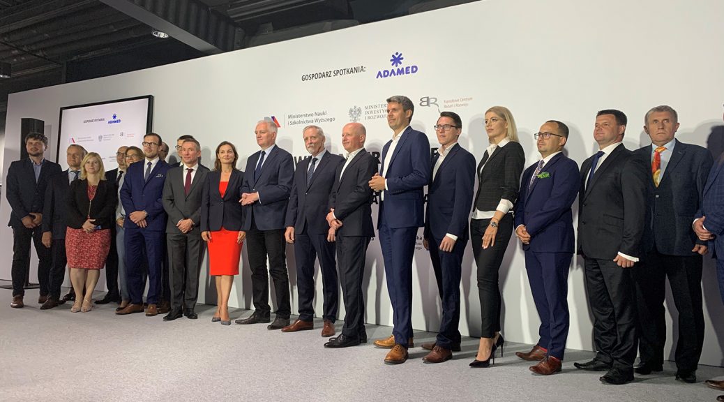 NCBiR Adamed grupowe 1038x576 - NCBR ogłosiło konkursy dla firm inwestujących w B+R