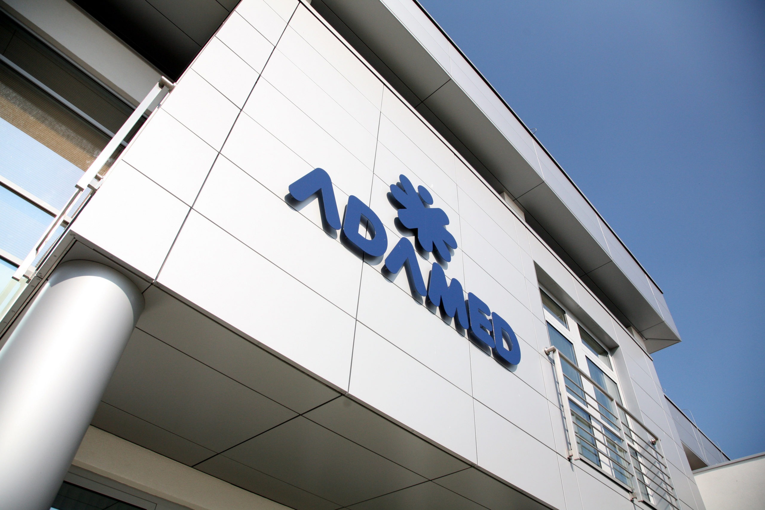 Adamed Pharma scaled - Adamed przejmuje od Sanofi zakład produkcyjny w Hiszpanii
